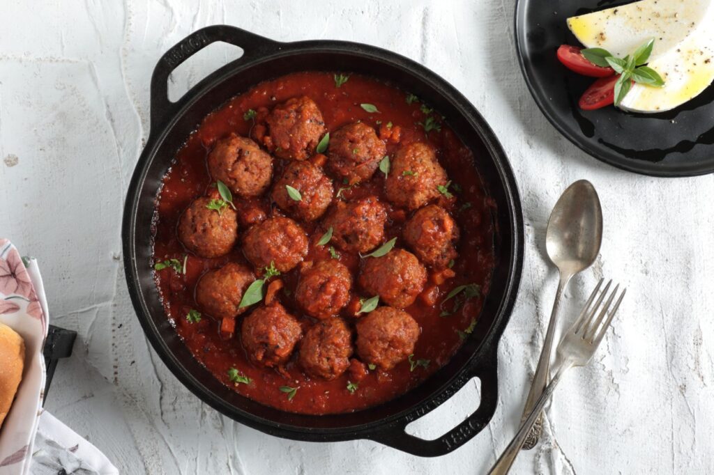 COOK at HOME-Κεφτεδάκια σε κοκκινιστή σάλτσα