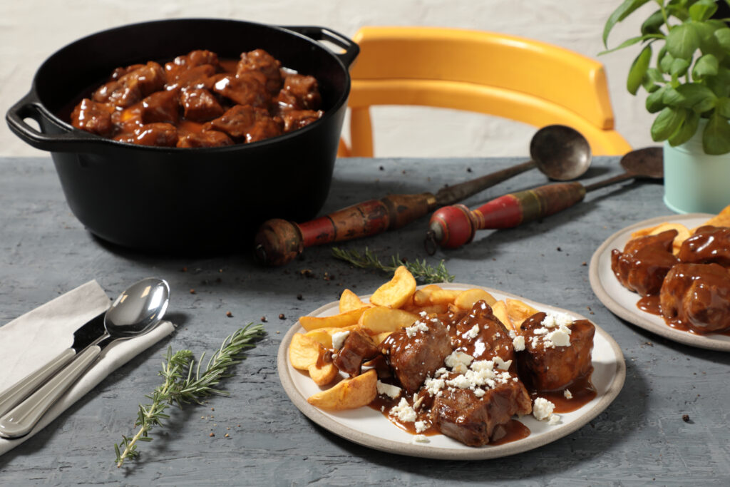 COOK at HOME - Χοιρινό κατσαρόλας με τηγανητές πατάτες