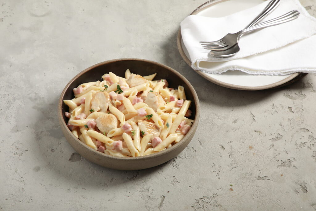 COOK at HOME - Κοτόπουλο αλά κρεμ με πένες και μπέικον